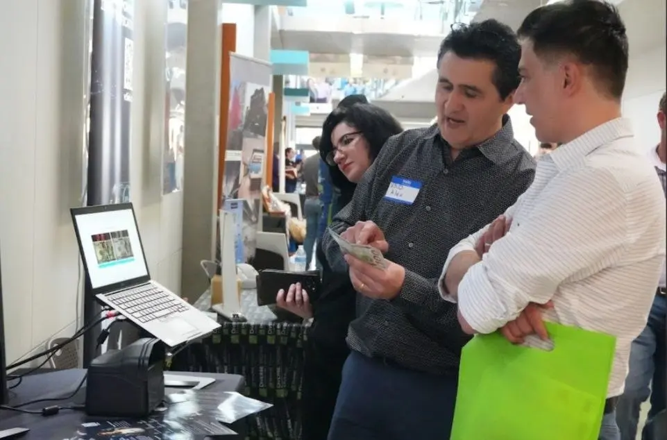 Currency Verification and Fraud Detection Demo V5iD® CTO explaining currency verification and counterfeit detection technology