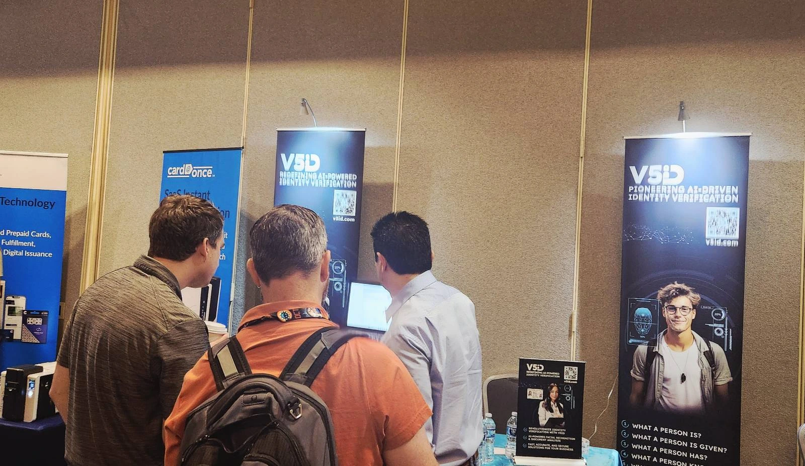SymWest 2025 - Visitor at the V5iD Booth